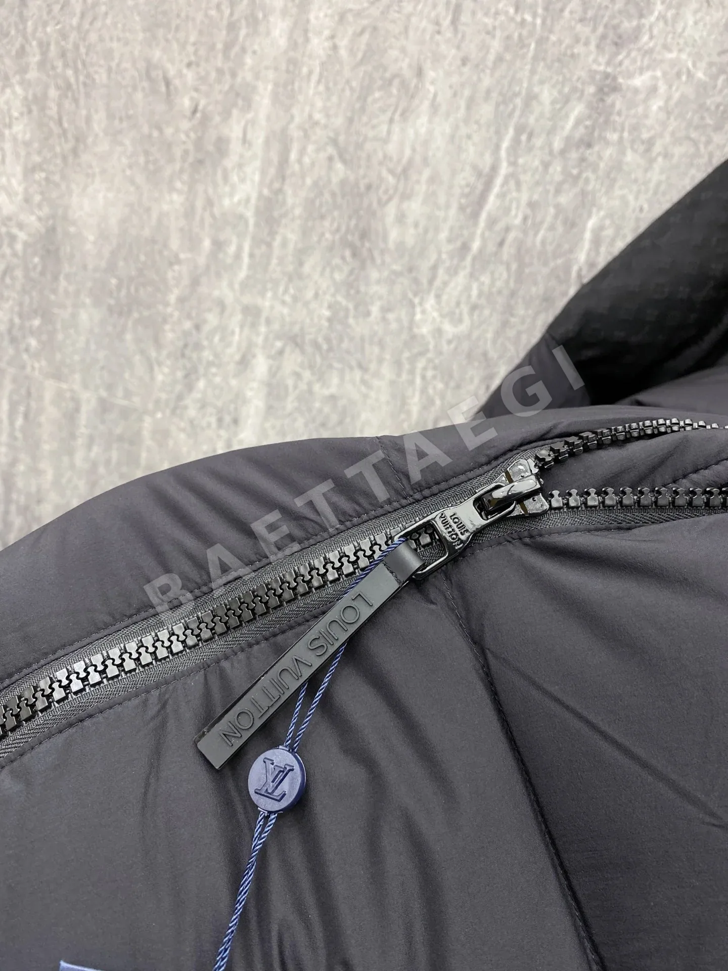 루이비통 컬러블록 모노그램 남성 다운 패딩 상세 이미지 9
