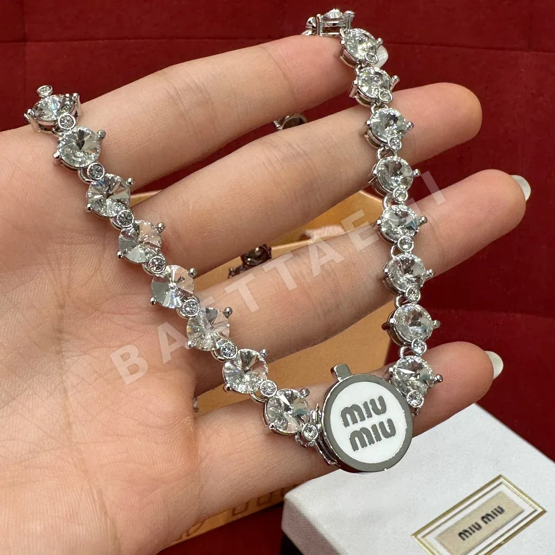 미우미우 에나멜 대형 크리스탈 목걸이 178181