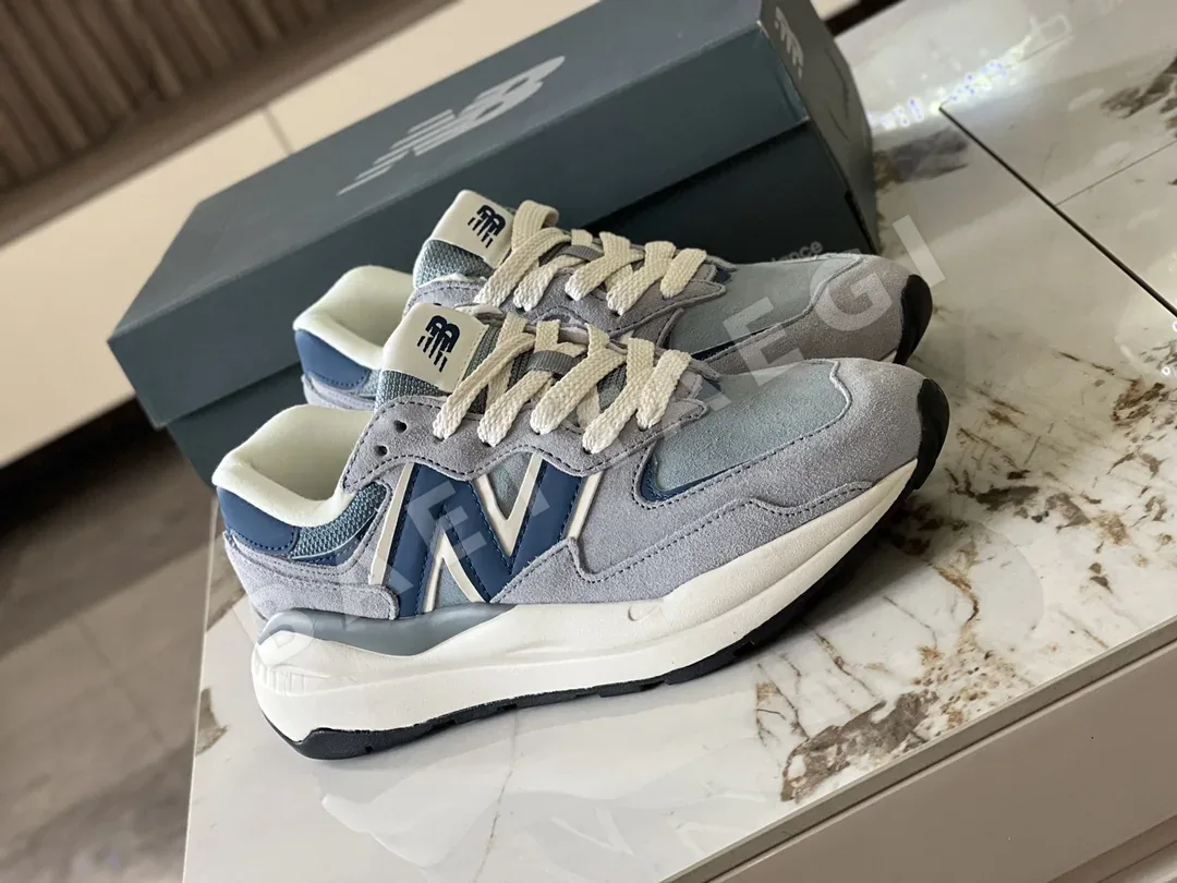 뉴발란스 M5740 스웨이드 배색 스니커즈 83782