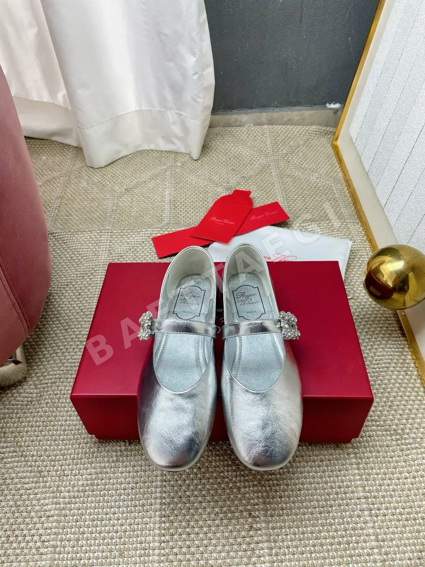 로저비비에 라인스톤 버클 스트랩 여성 신발 105562