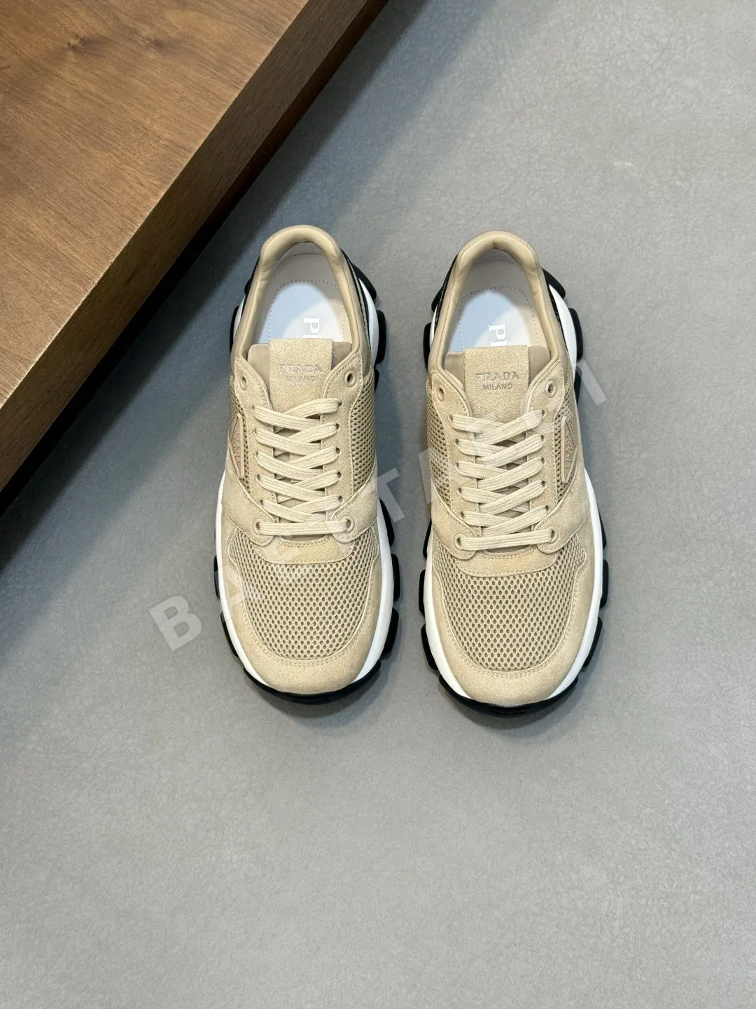 프라다 Linea Rossa 스웨이드 메시 여성 스니커즈 83925