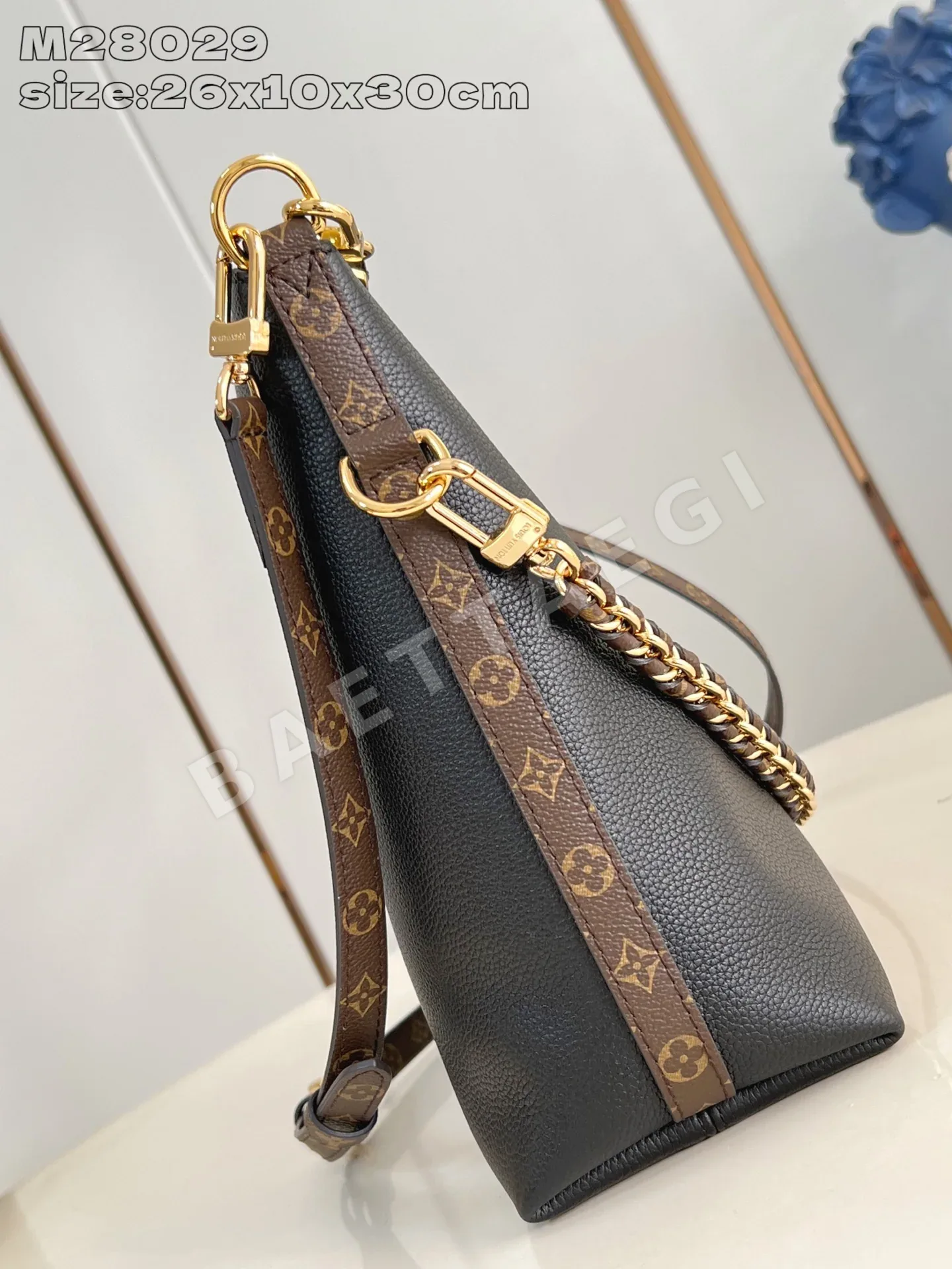 루이비통 M28029 블랙 핸드백 상세 이미지 3