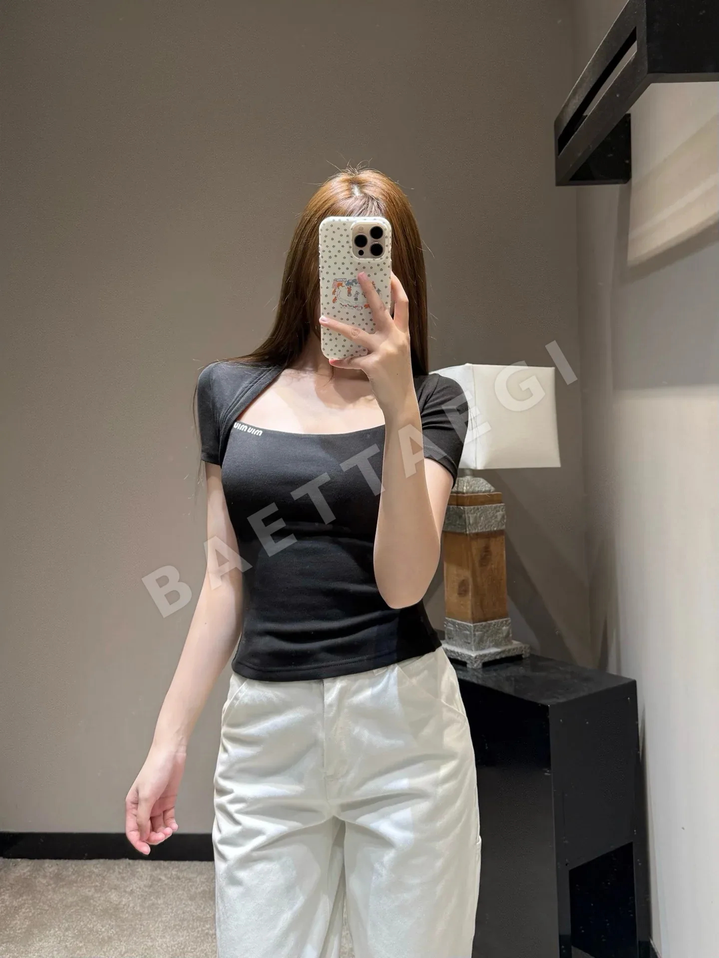 미우미우 홀터넥 스퀘어넥 니트 반팔 티셔츠 97685