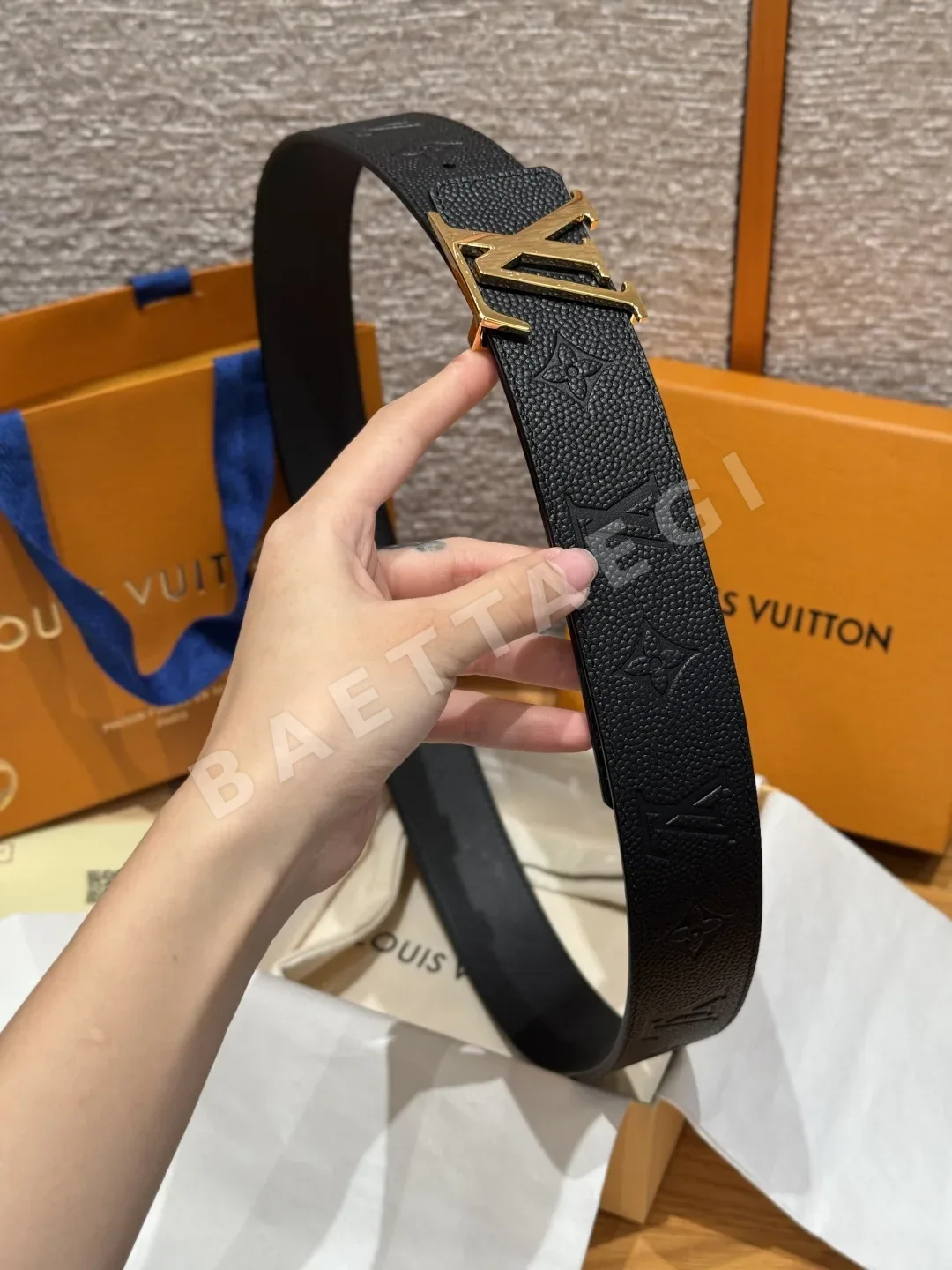 루이비통 모노그램 섀도우 리버시블 벨트 상세 이미지 4
