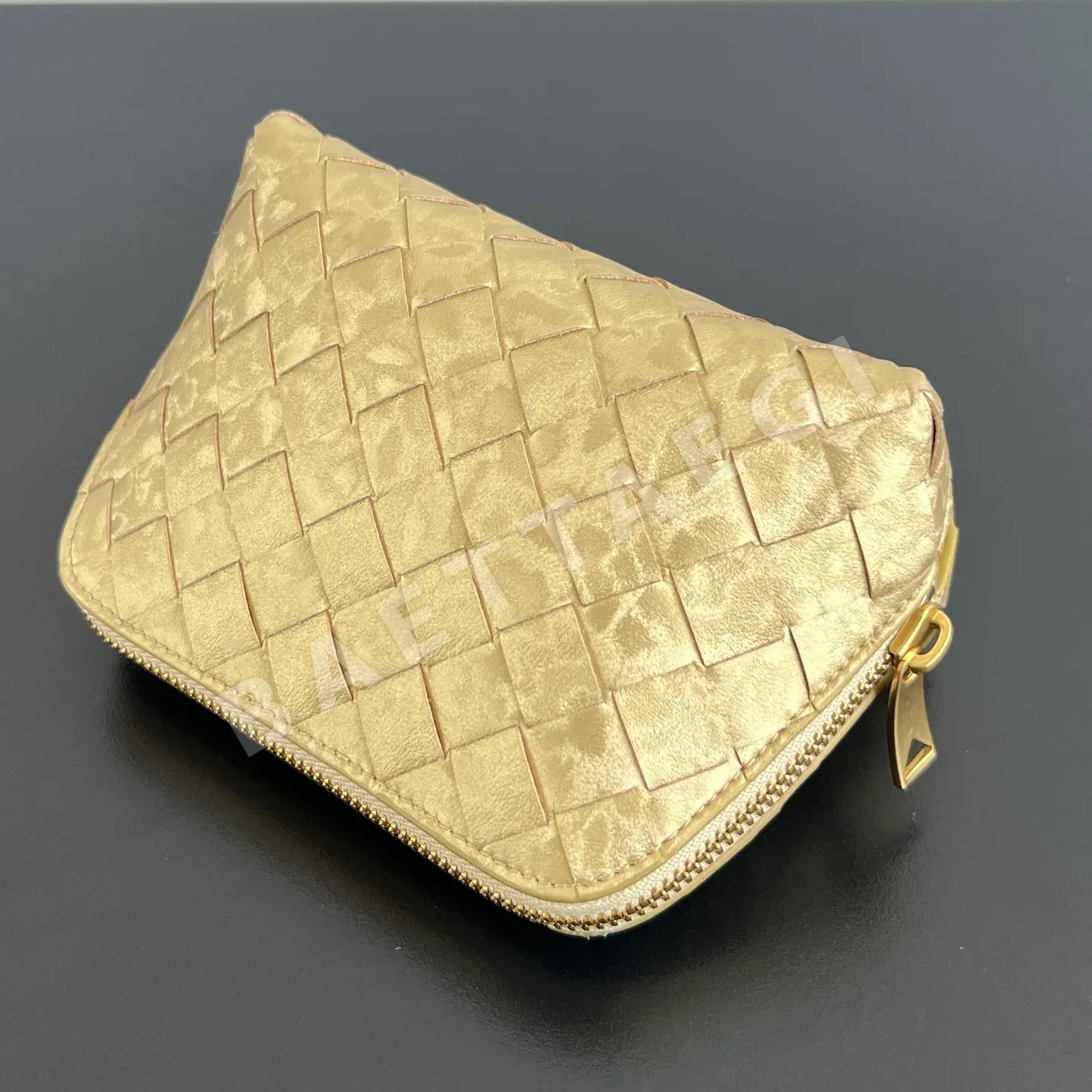 보테가베네타 메탈릭 소가죽 우븐 메이크업 가방 상세 이미지 4