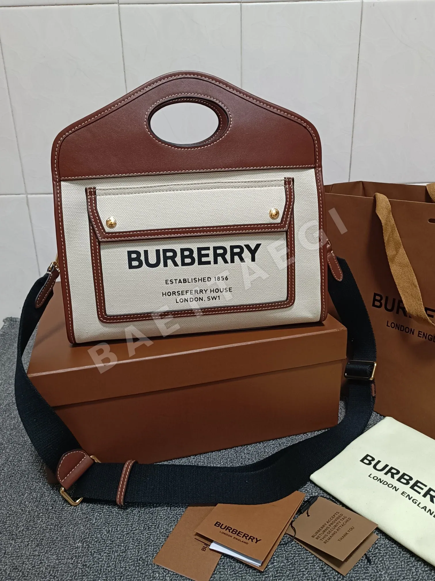 버버리 호스페리 프린트 지퍼 토트백 40648