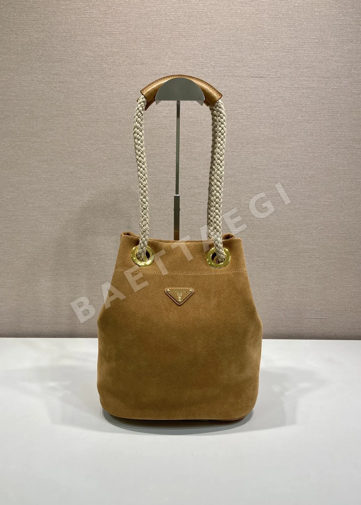 프라다 스웨이드 버킷백 1BE082 67112
