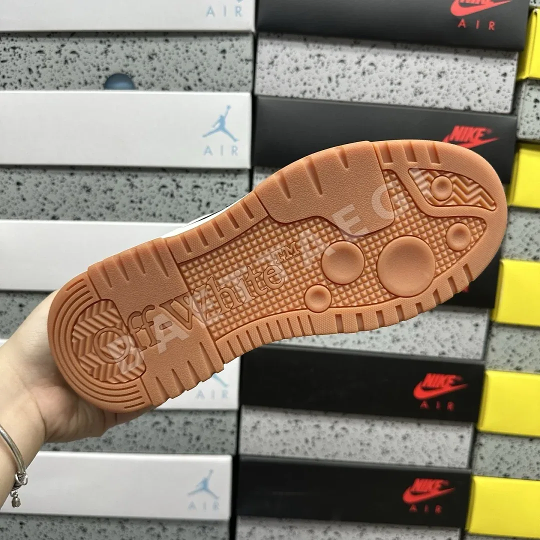 오프화이트 [KZ] 아웃 오브 오피스 OOO 로우 탑스 화이트 블랙 202492 Off White Out Of Office OOO Low 상세 이미지 6
