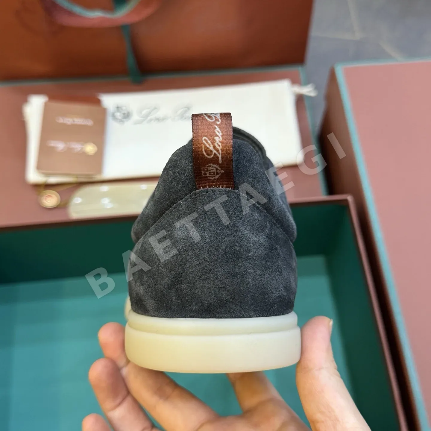 로로피아나 송아지가죽 캐주얼 슬립온 스니커즈 상세 이미지 8