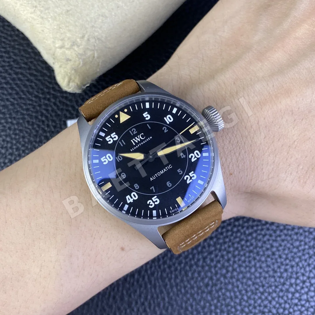 IWC 파일럿 티타늄 시계 상세 이미지 2