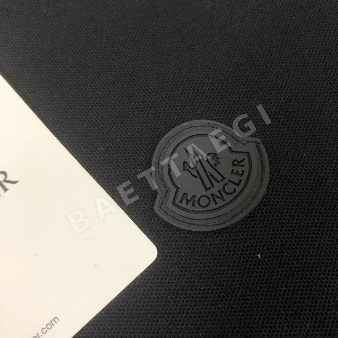 몽클레르 로고 장식 남성 반팔 폴로셔츠 상세 이미지 6