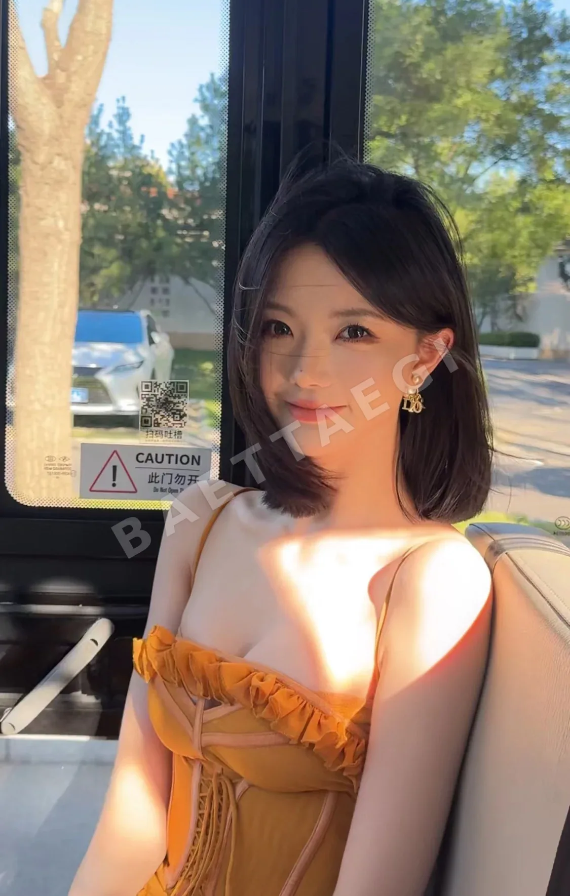 디올 골드 진주 스터드 귀걸이 상세 이미지 2