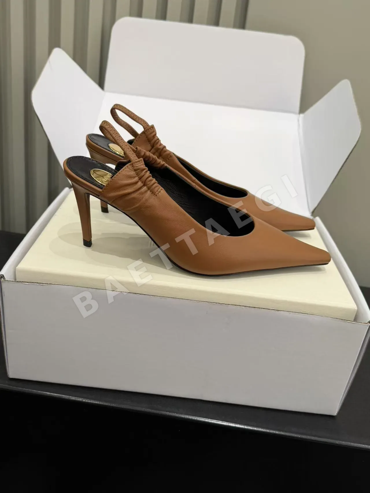 생로랑 YSL 스퀘어 토 오픈 백 샌들 96189