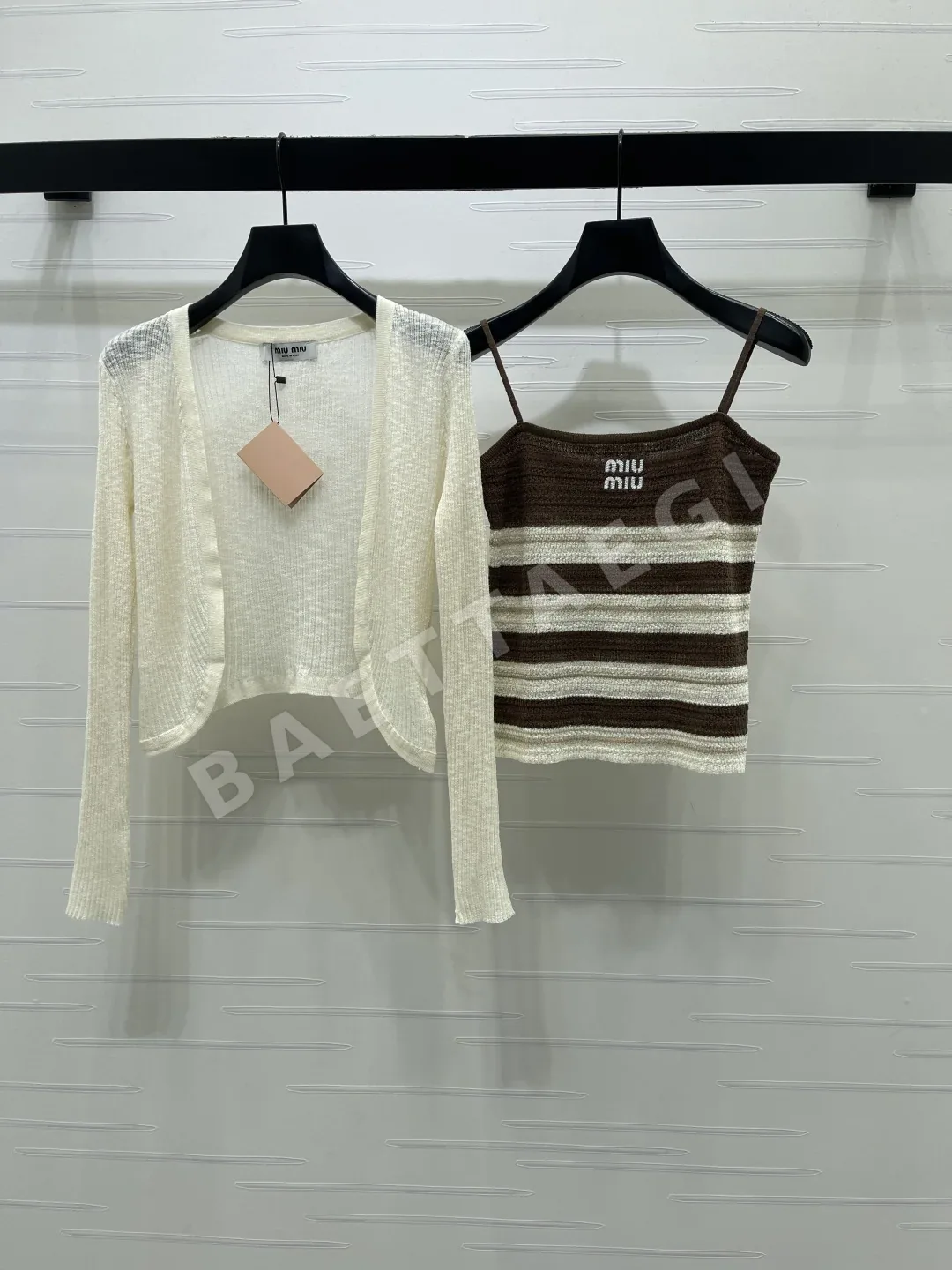 미우미우 스트라이프 캐미솔 가디건 세트 상세 이미지 2