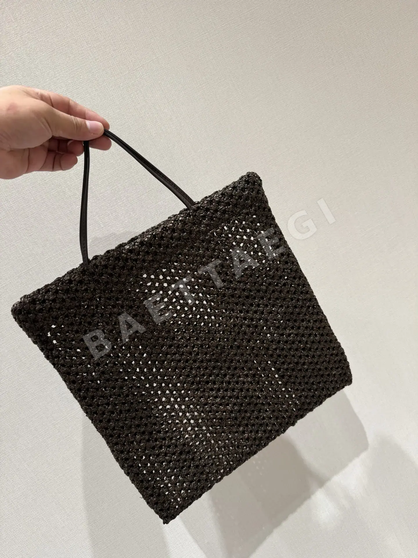 더로우 라피아 토트백 상세 이미지 3