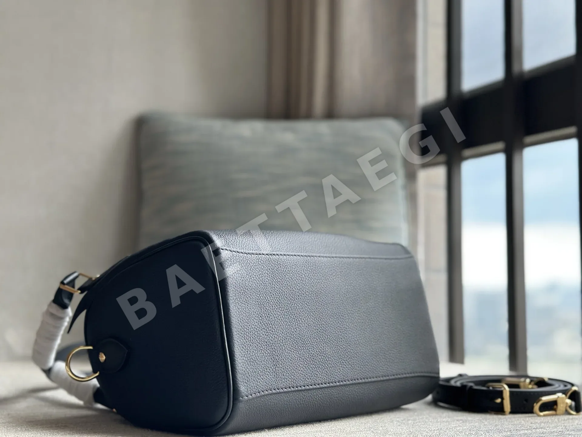 루이비통 모노그램 숄더백 M30327 상세 이미지 4
