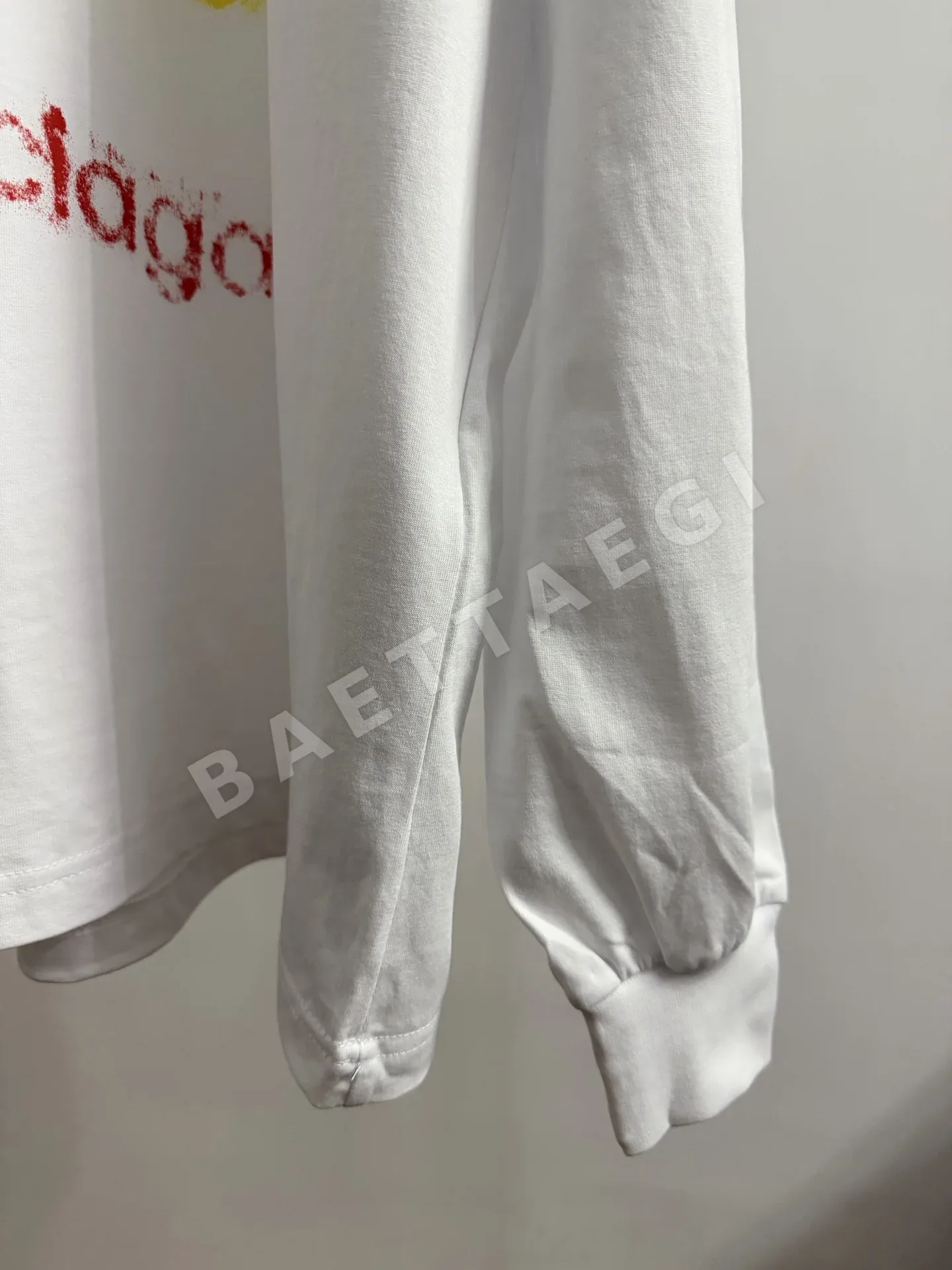 발렌시아가 레인보우 로고 남성 긴팔 티셔츠 상세 이미지 4