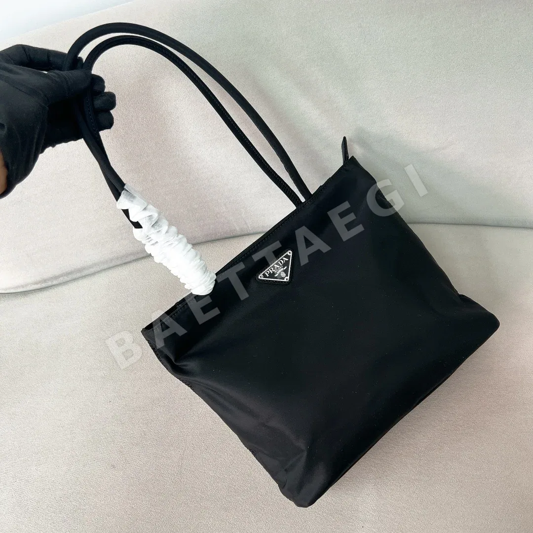 프라다 나일론 롱 핸들 토트백 25 cm 상세 이미지 2