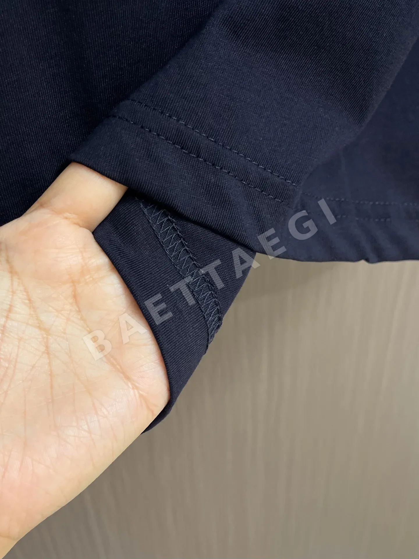 발렌시아가 남성 크루넥 반팔 티셔츠 상세 이미지 9