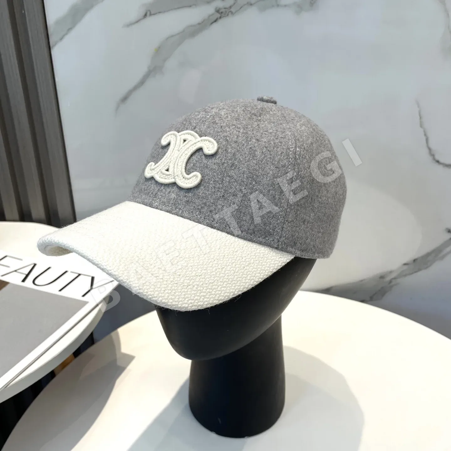 셀린느 C 자수 울 베이스볼 캡 84126