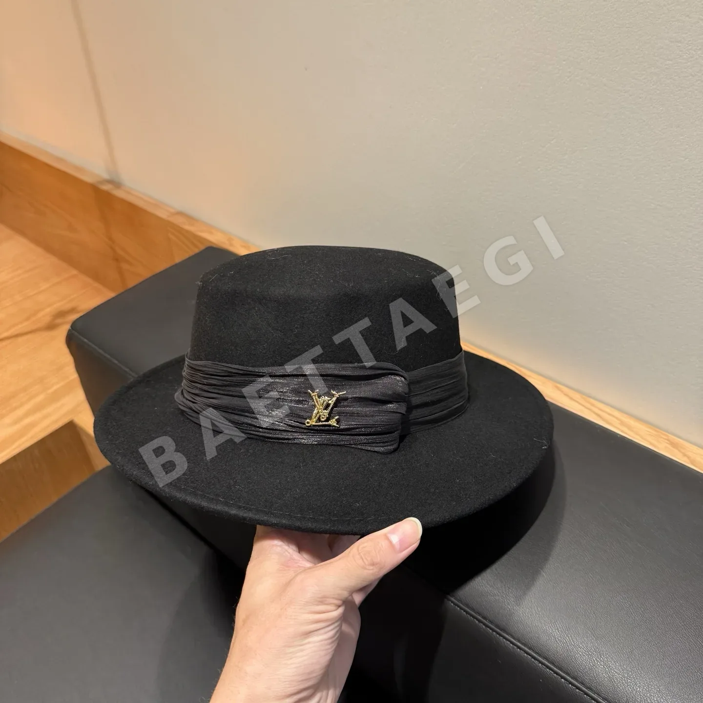 루이비통 울 플랫 탑 하트 모자 상세 이미지 3