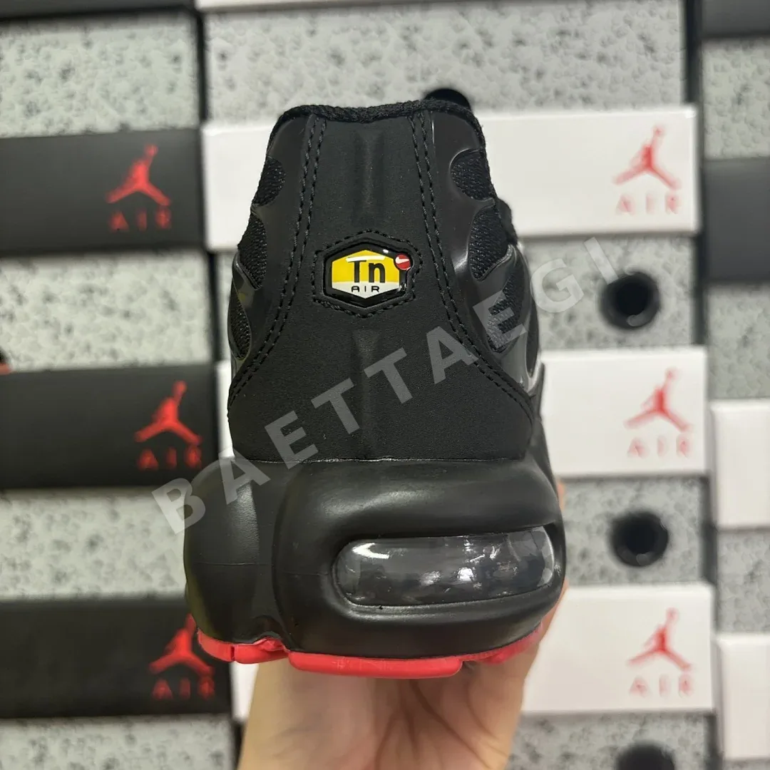 나이키 [DF] 에어 맥스 플러스 IM4868-010 201076 Nike Air Max Plus Black Red 상세 이미지 8