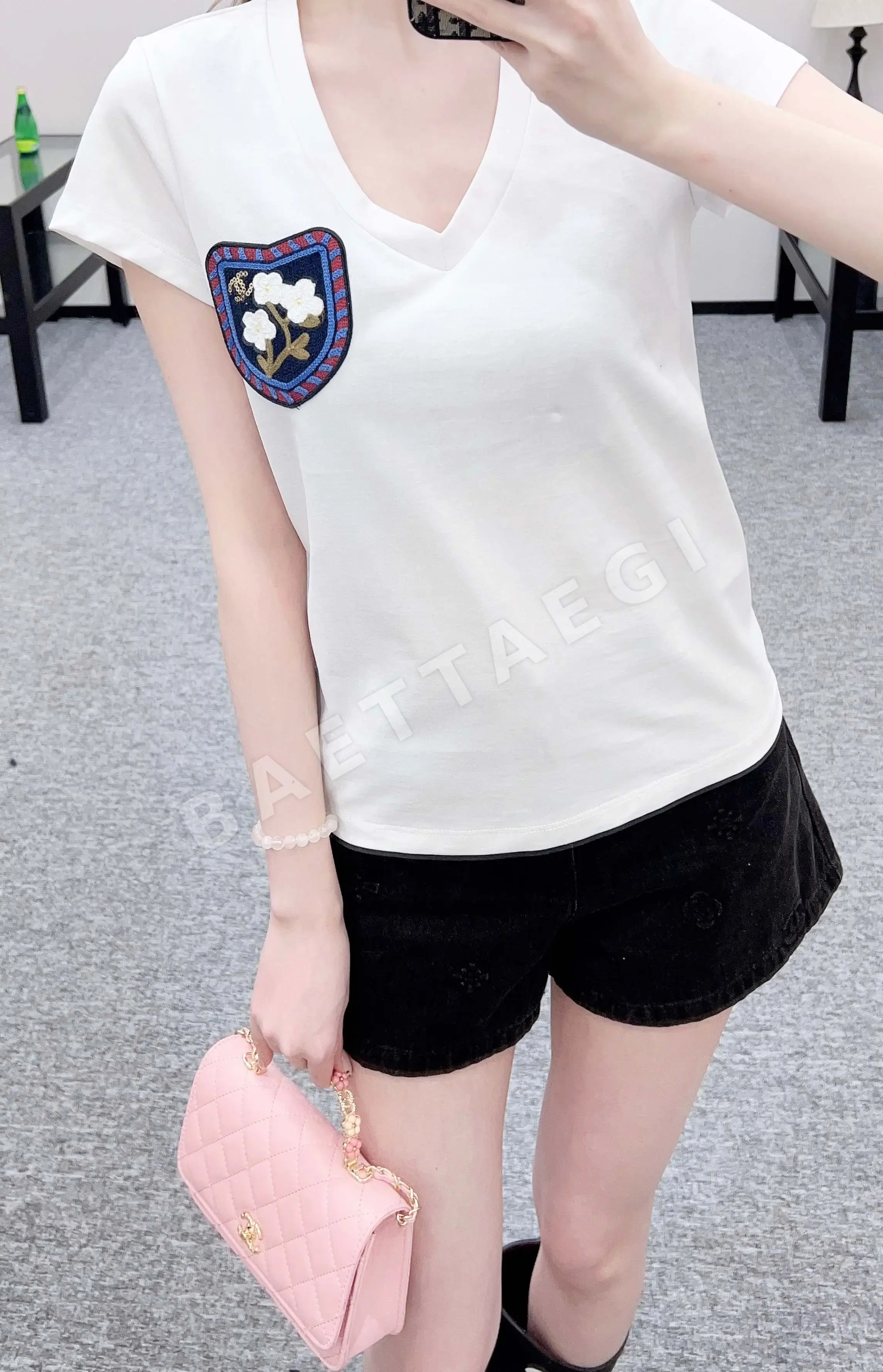 샤넬 까멜리아 로고 자수 반팔 티셔츠 6053