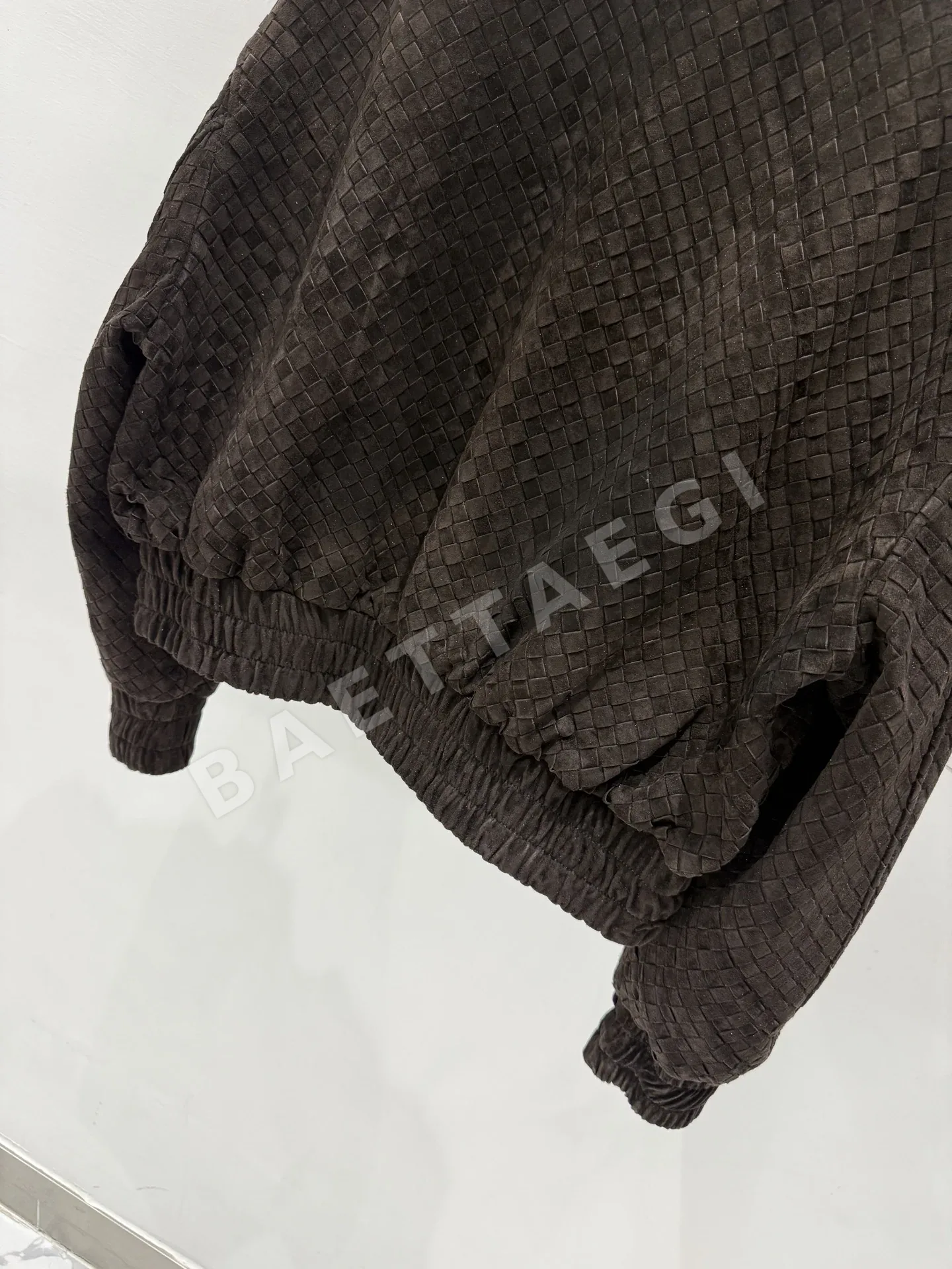 보테가베네타 램스킨 오프숄더 여성 자켓 상세 이미지 9