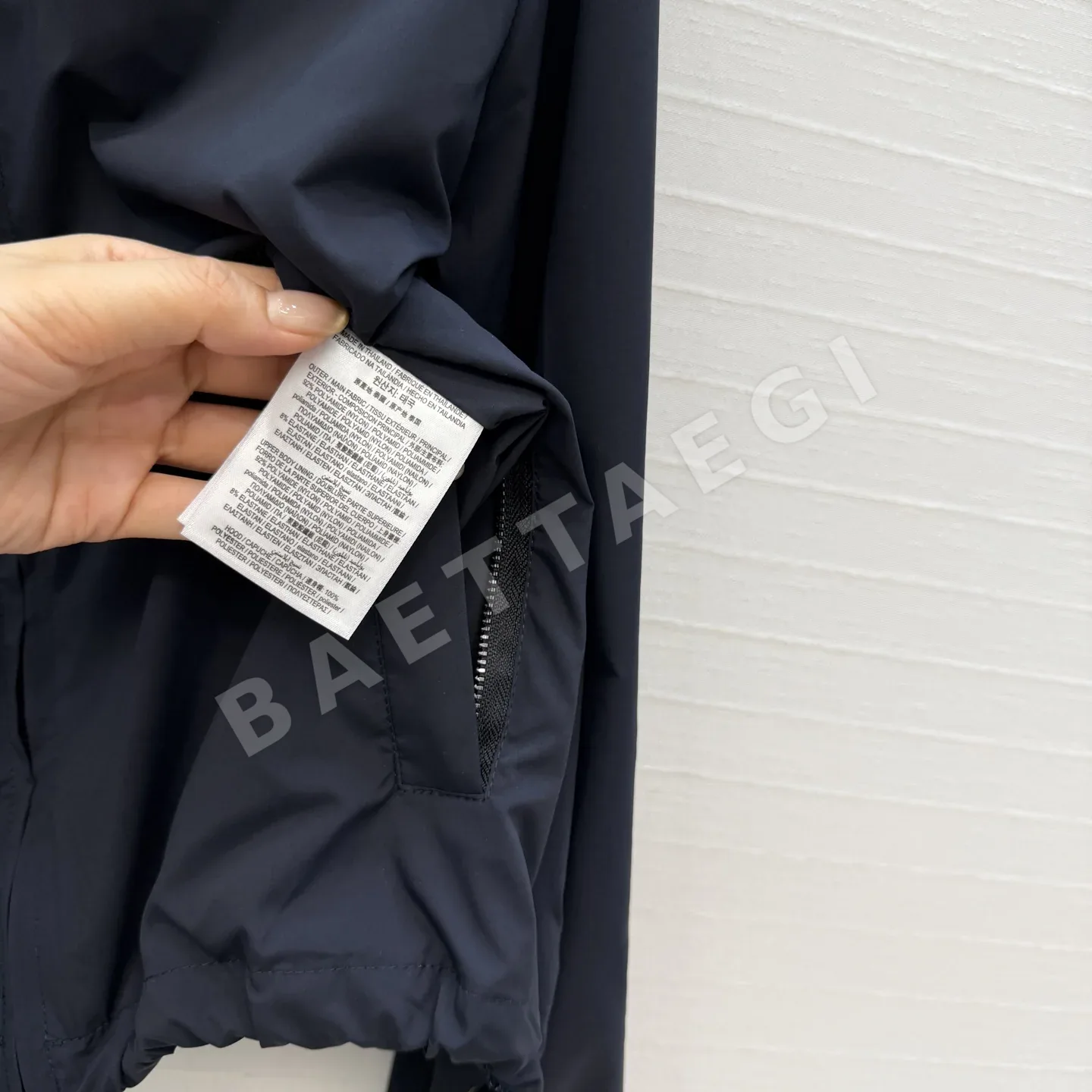 버버리 경량 체크 후드 크롭 자켓 상세 이미지 8