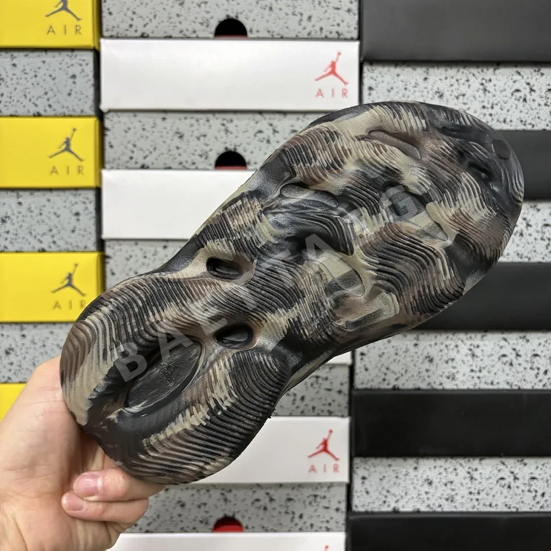 아디다스 [LW] 이지 폼 RNR MX ID4126 200647 Adidas Yeezy Foam RNR MX Cinder 상세 이미지 8