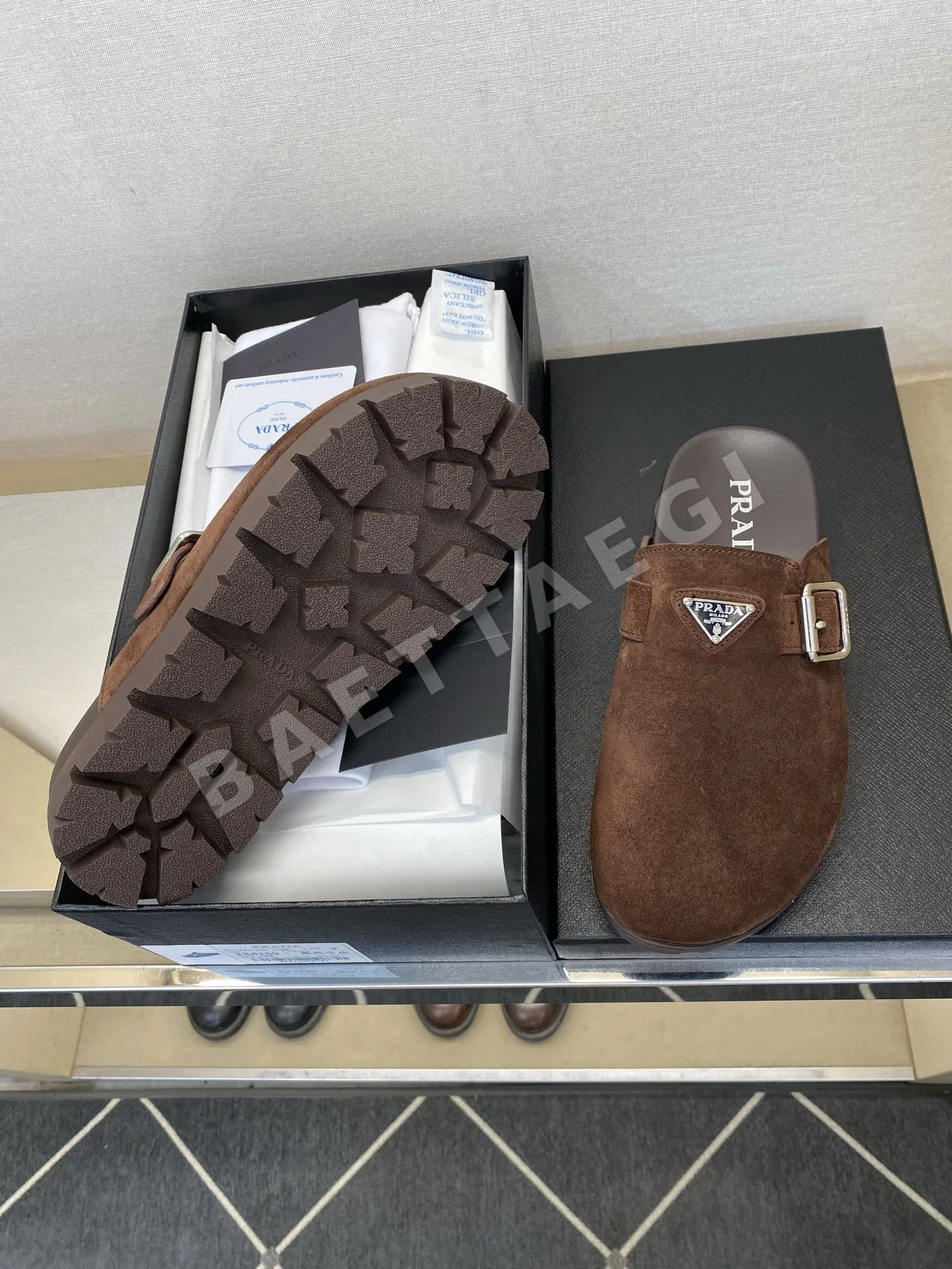 프라다 가죽 남성 뮬 상세 이미지 9