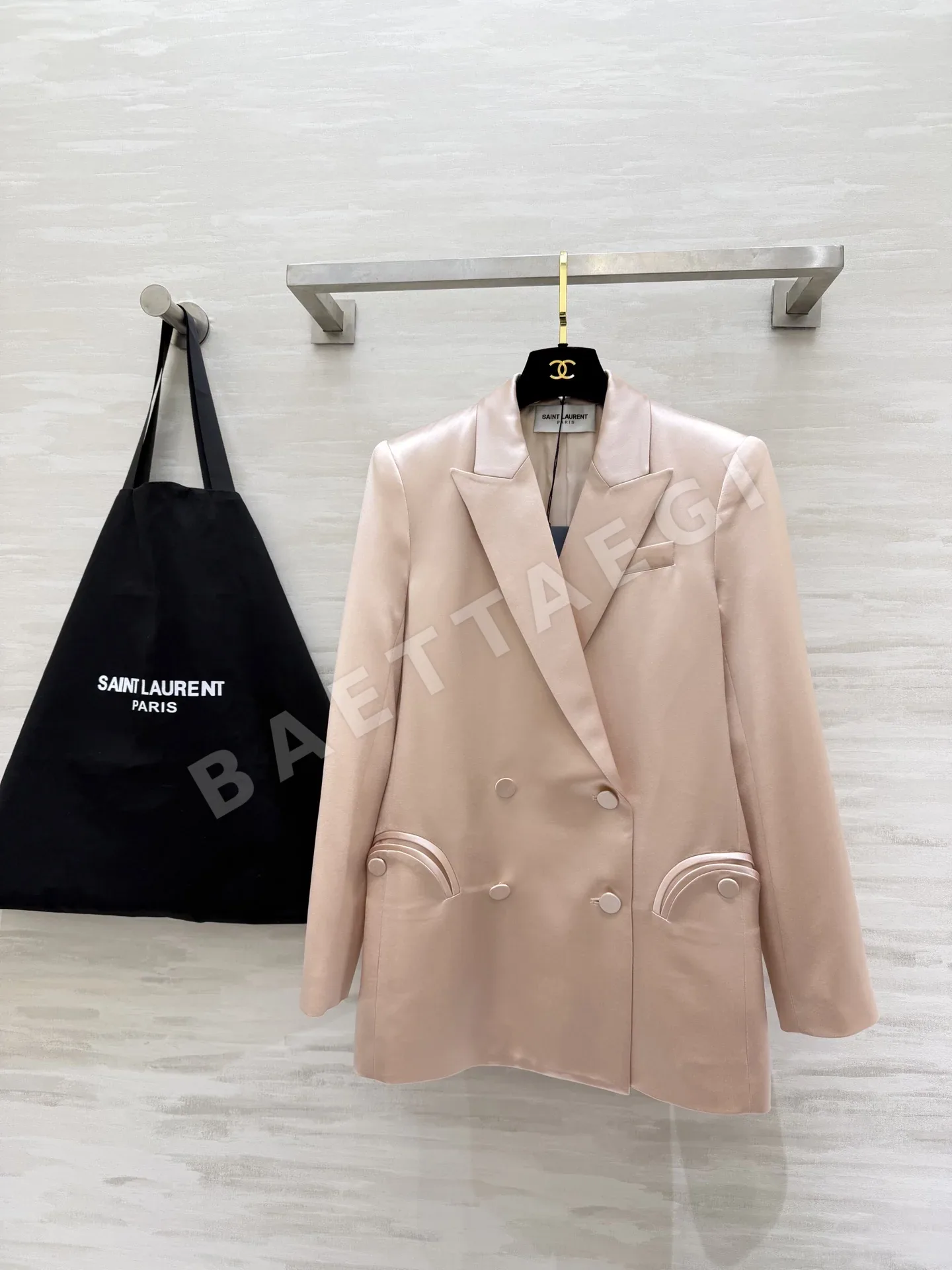 생로랑 새틴 더블브레스티드 여성 자켓 103316