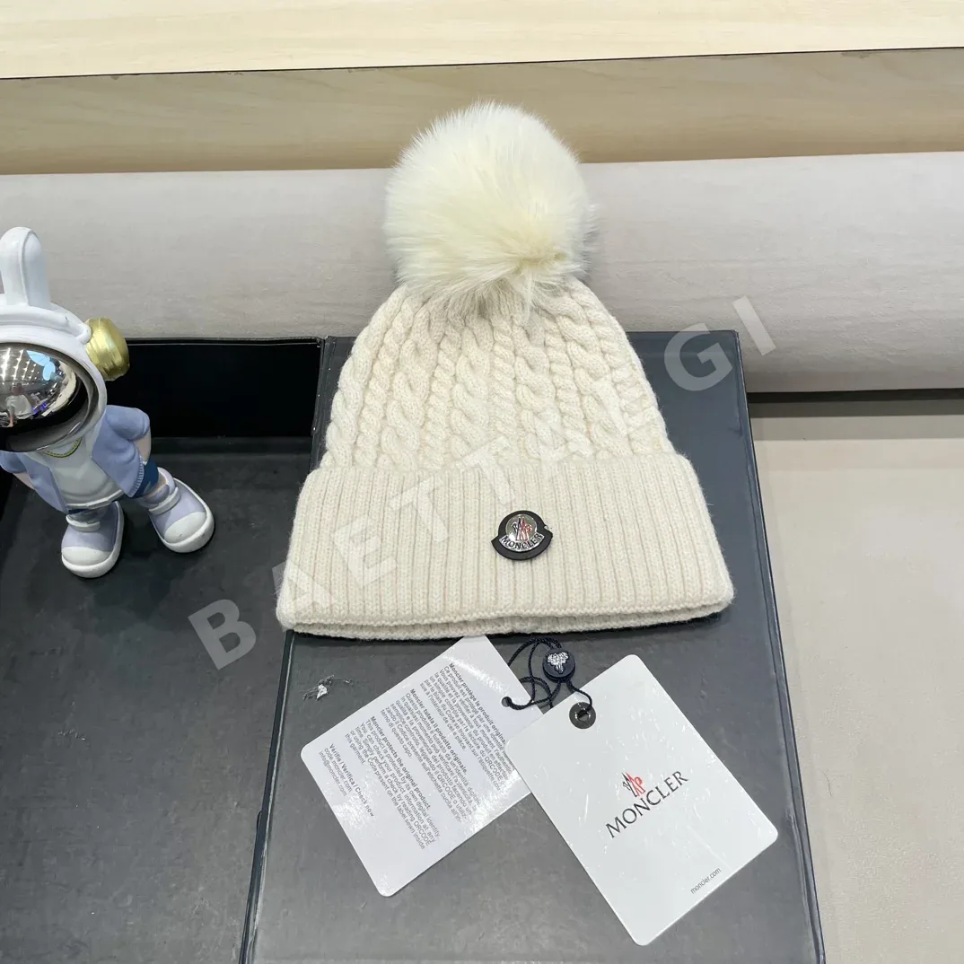 몽클레르 폭스퍼 폼폼 니트 비니 186846