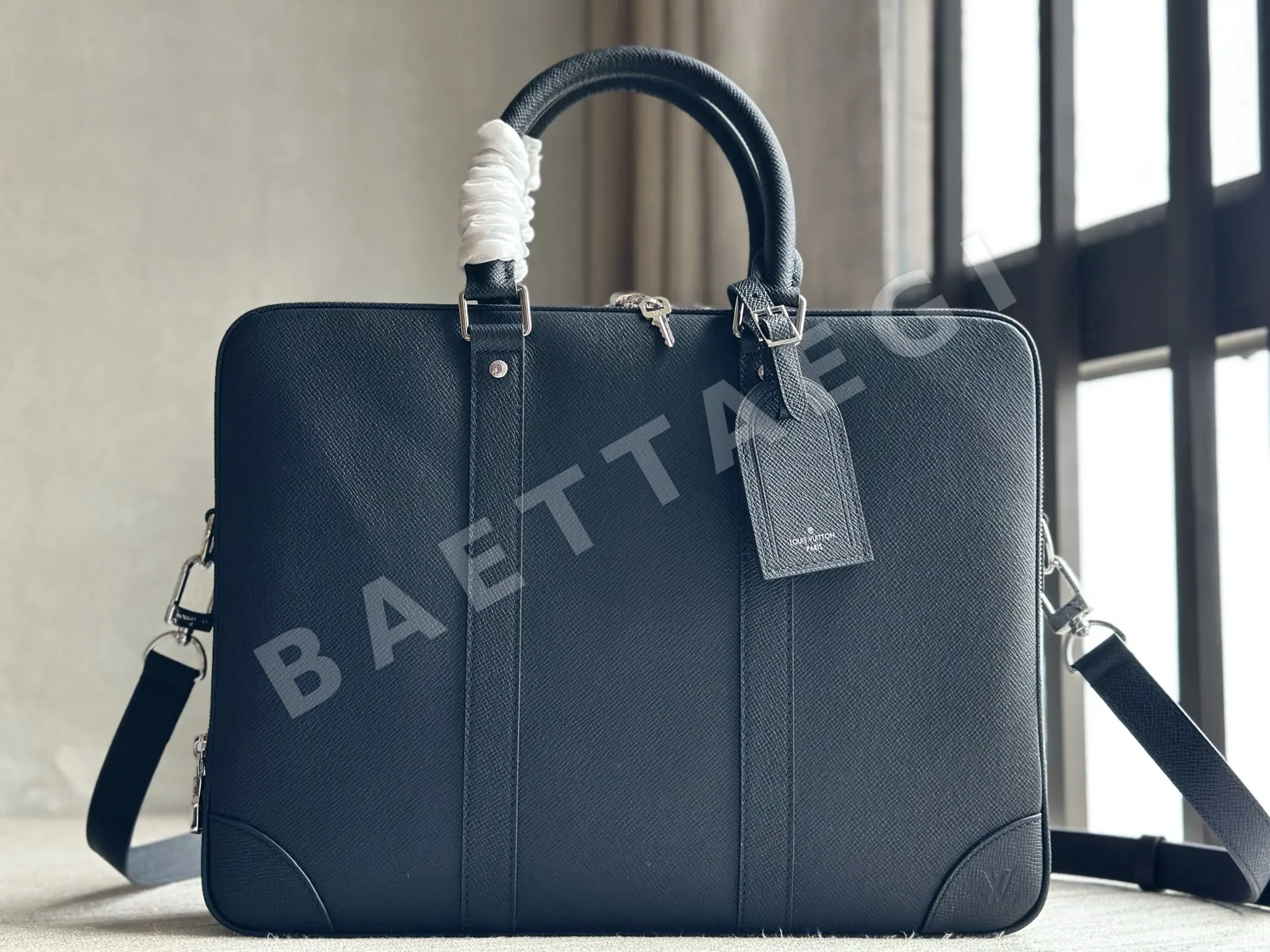 루이비통 보야지 타이가 가죽 브리프케이스 가방 M30967