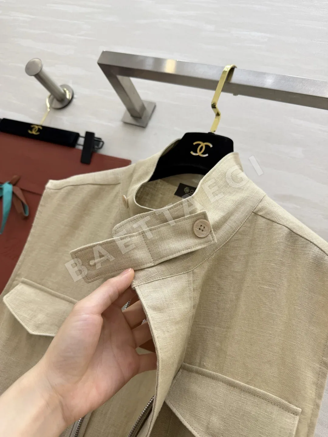로로피아나 린넨 멀티포켓 베스트 여성의류 상세 이미지 6