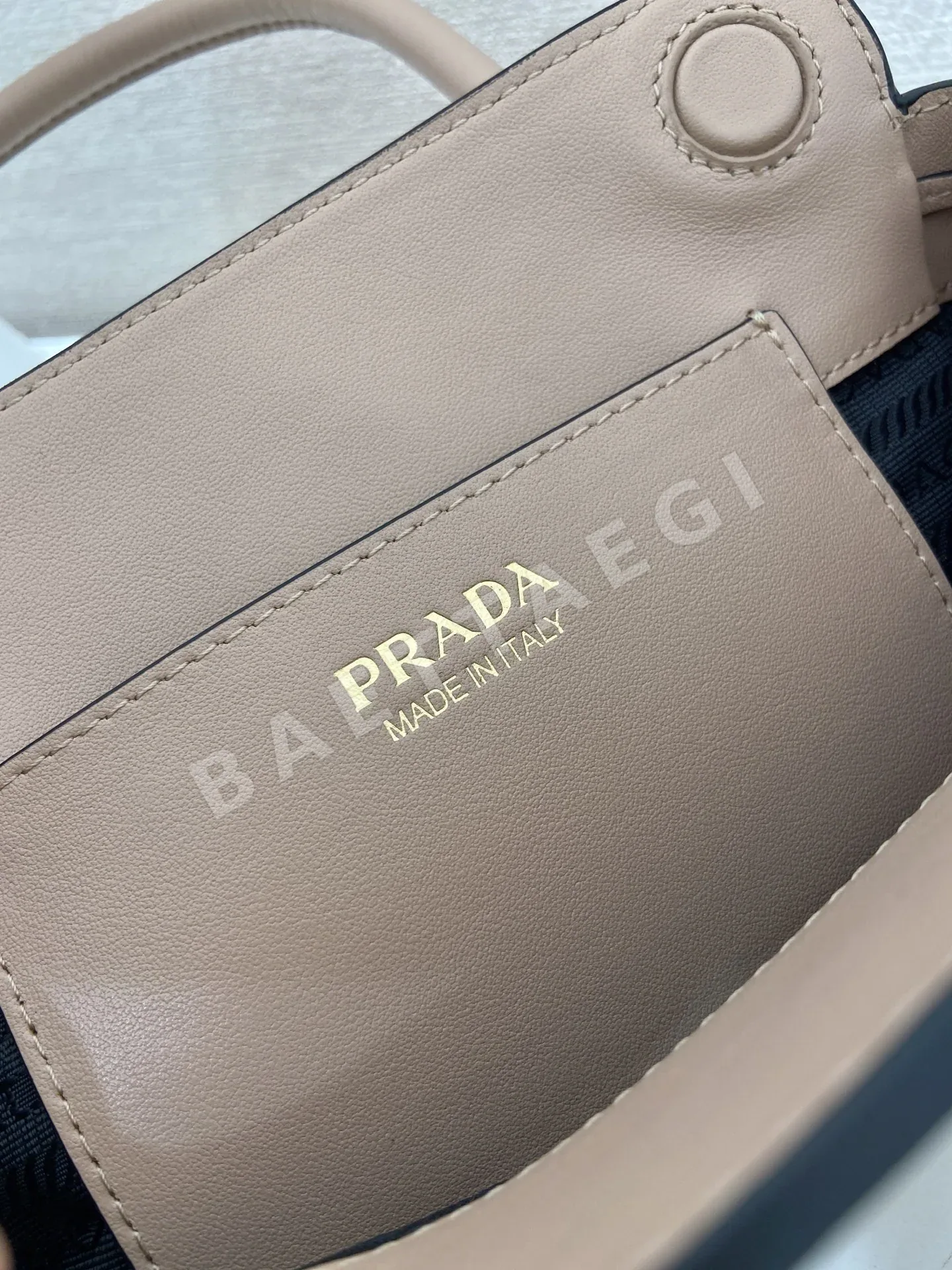 프라다 미니 캐리 핸드백 1BA511 상세 이미지 9
