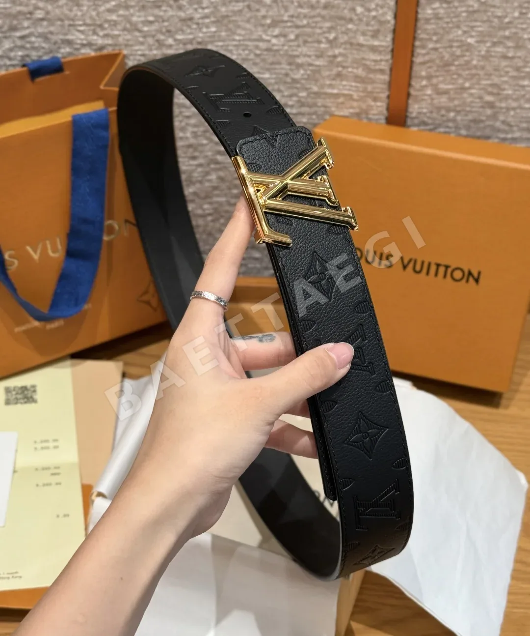 루이비통 디멘션 40mm 리버서블 가죽 벨트 상세 이미지 4