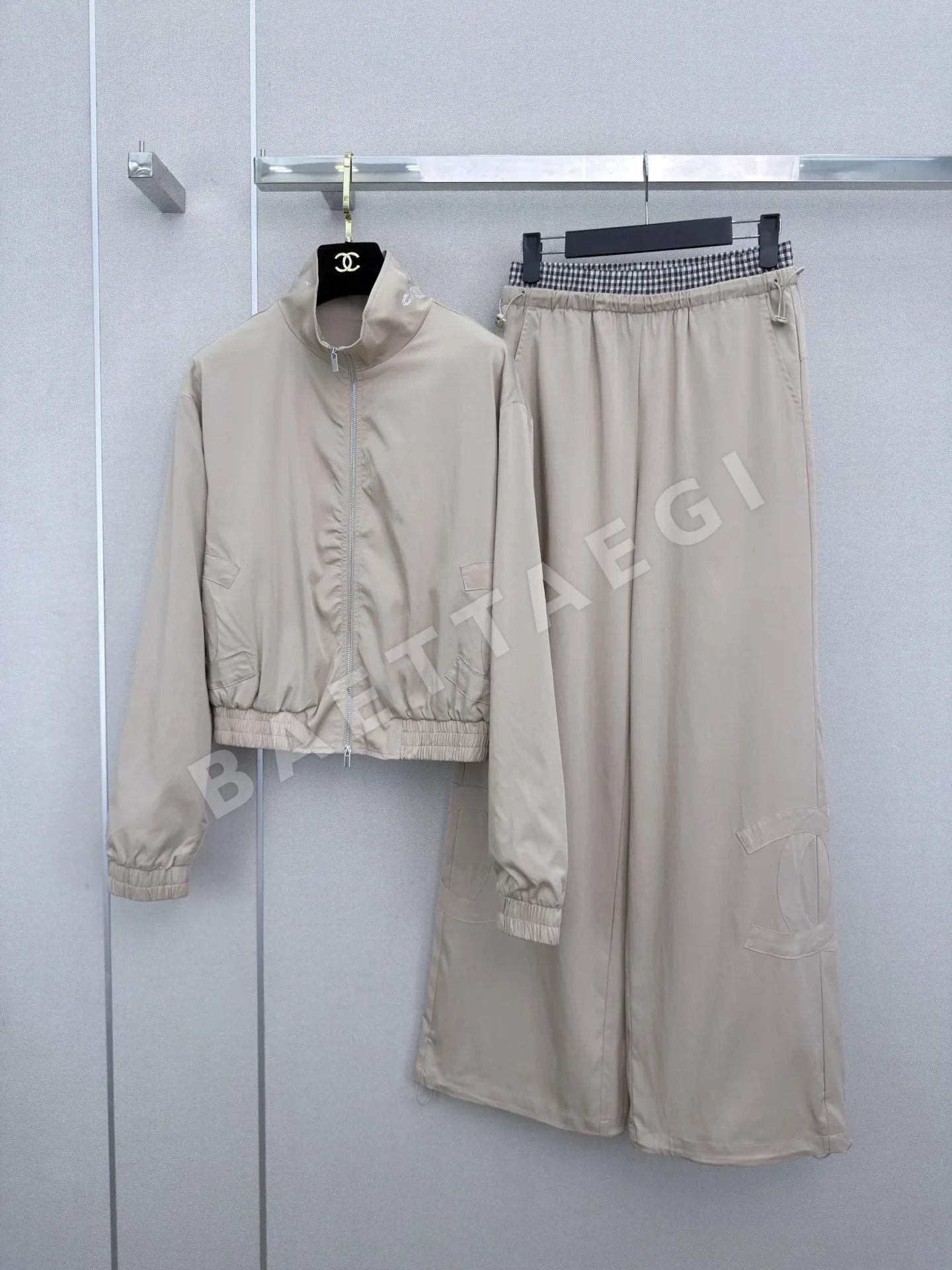 샤넬 라인스톤 레터 카라 지퍼업 재킷 세트 153748