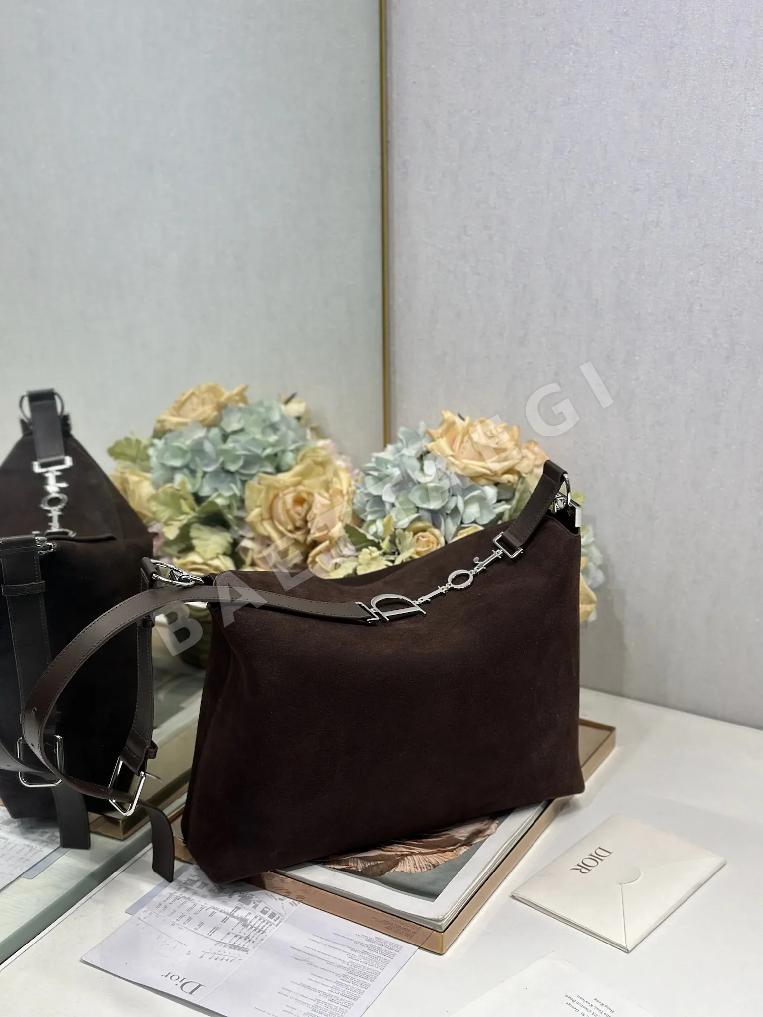 디올 라지 호보 가죽 숄더백 상세 이미지 3