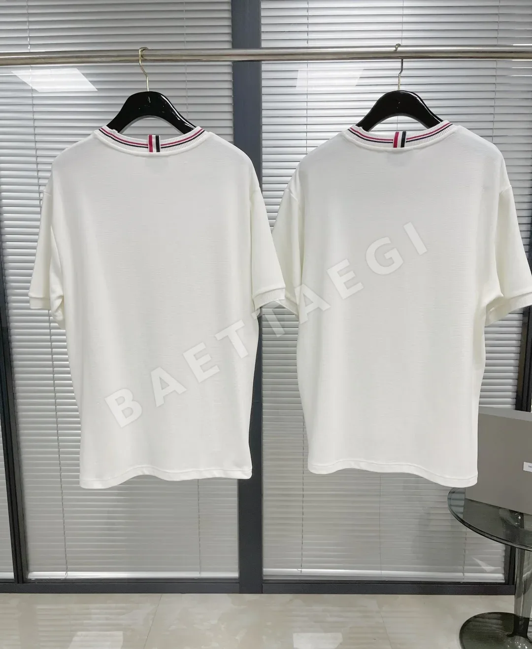톰브라운 극세사 수면 파문 반팔 티셔츠 상세 이미지 3