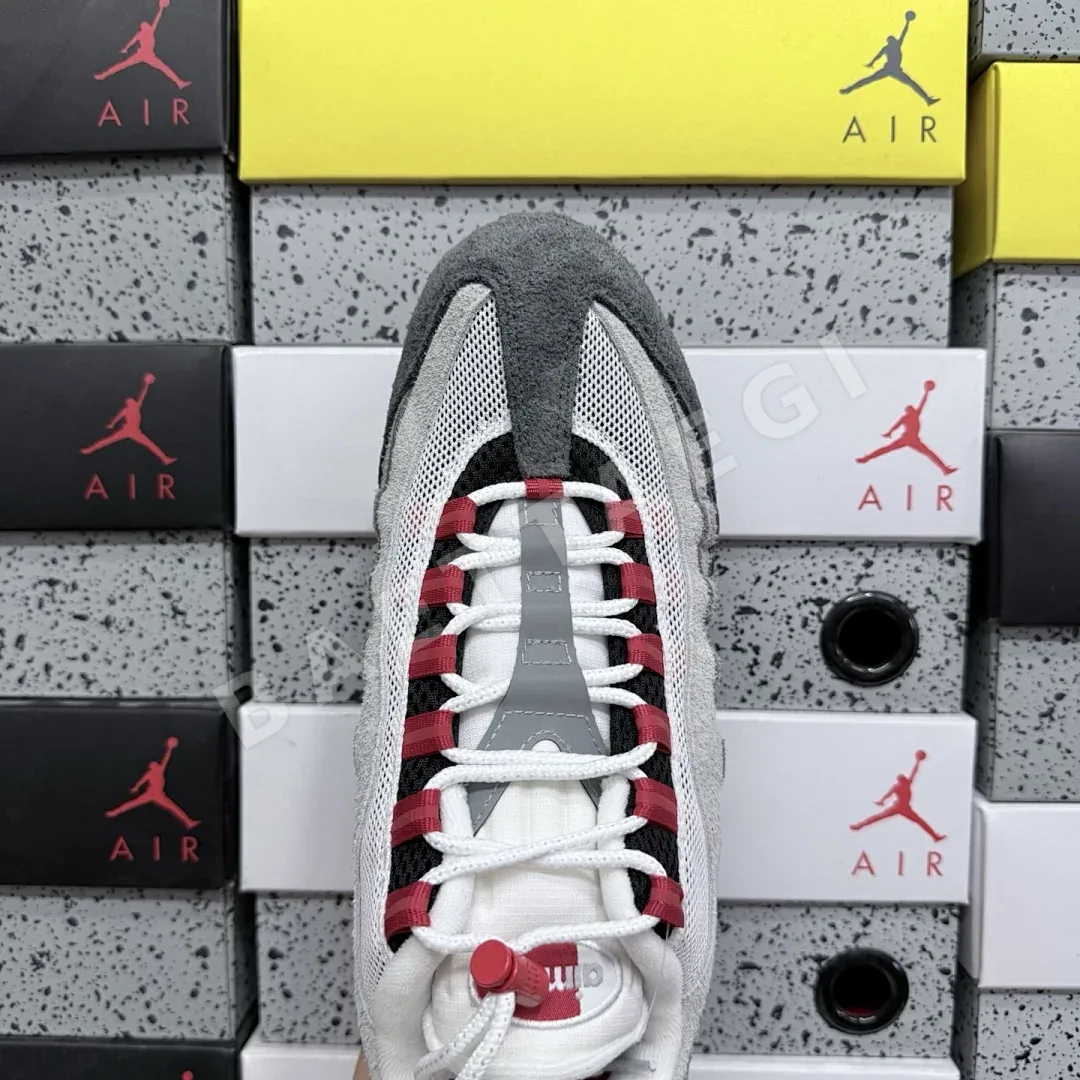 나이키 [KZ2.0] 에어 맥스 95 SP IB4523-003 201337 Nike Air Max 95 SP Undefeated Geo 상세 이미지 8