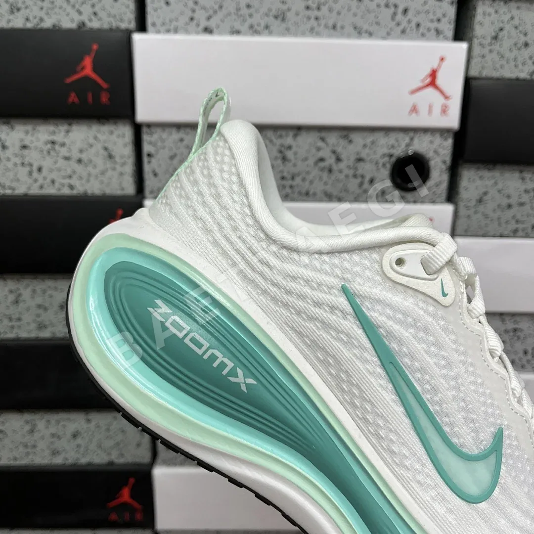 나이키 줌 보메로 18 HV8154-100 201115 Nike Zoom Vomero 18 상세 이미지 6