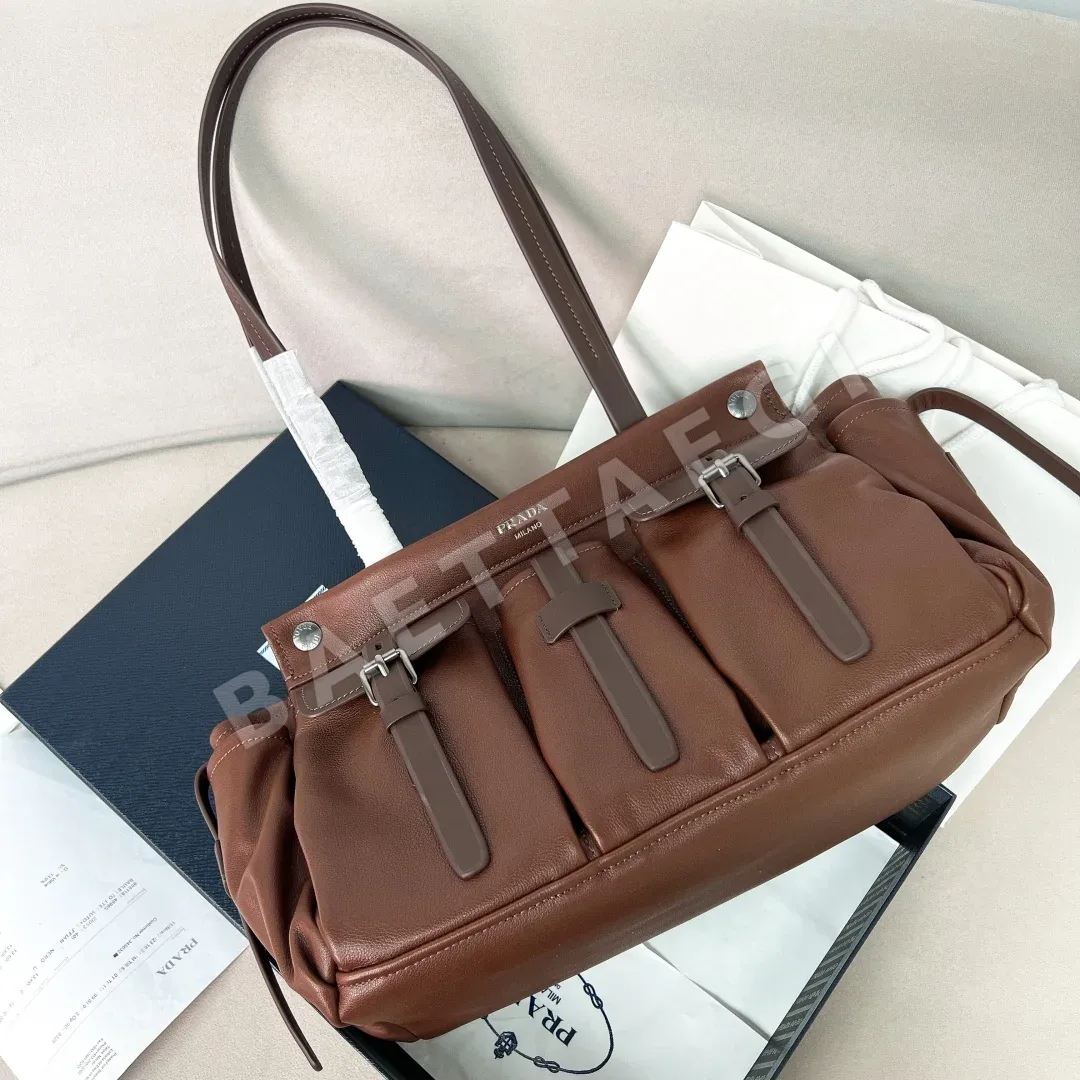 프라다 루트 레트로 라지 토트백 1BG644 127916
