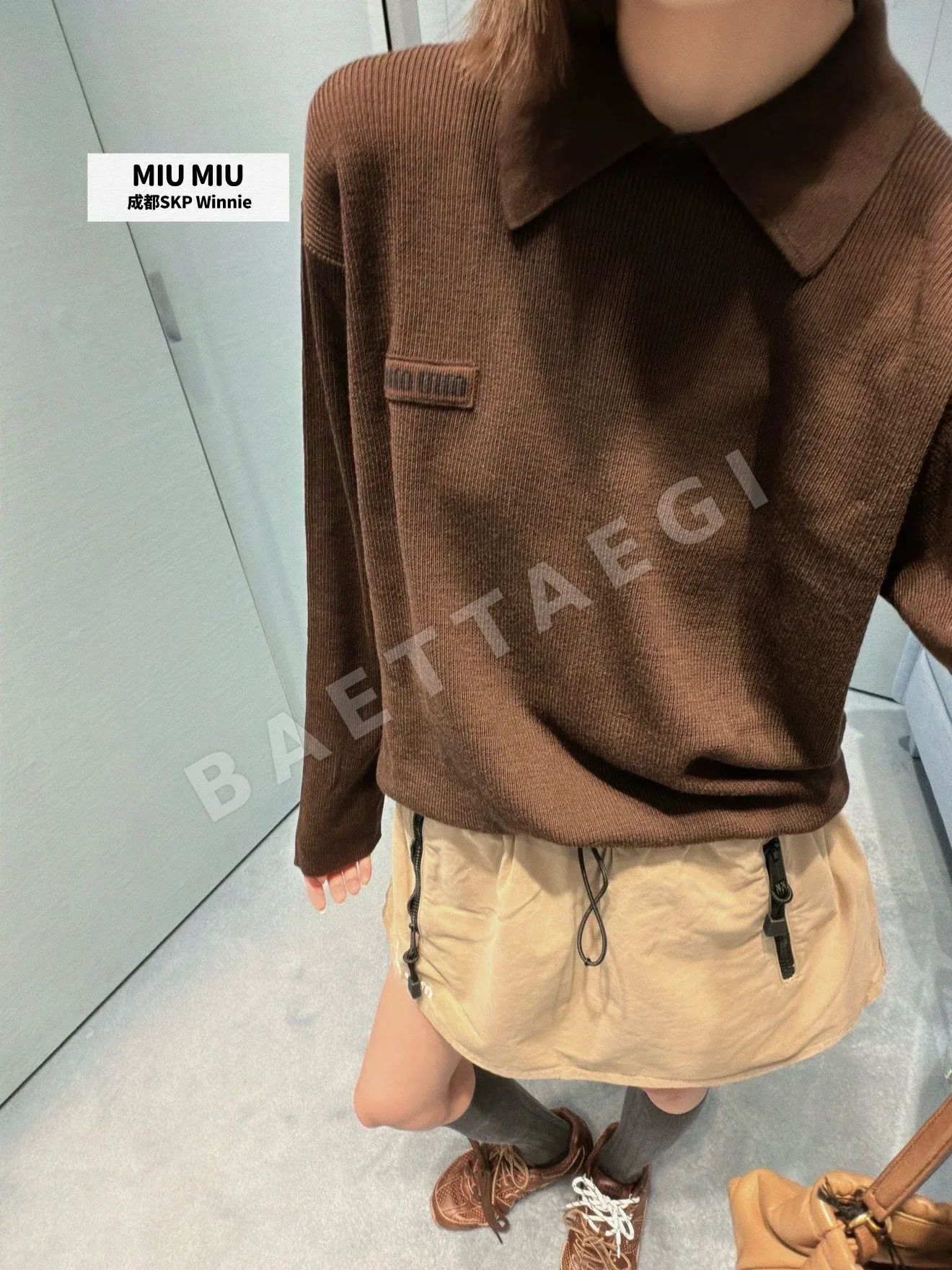 미우미우 레터 로고 자수 폴로 카라 울 니트 탑 상세 이미지 5