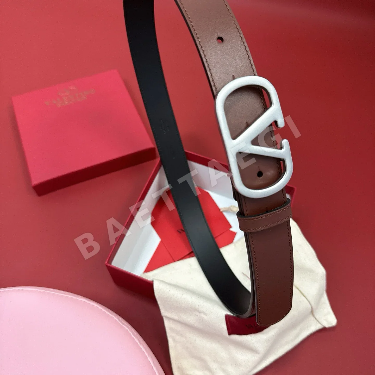 발렌티노 V로고 크리스탈 송아지가죽 벨트 상세 이미지 5