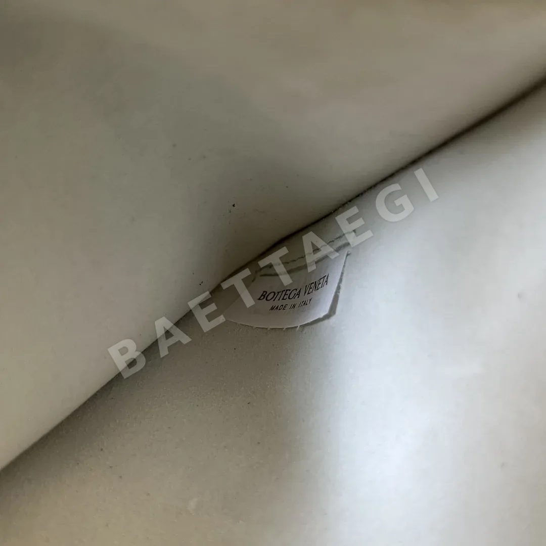 보테가베네타 양가죽 직조 가방 상세 이미지 9