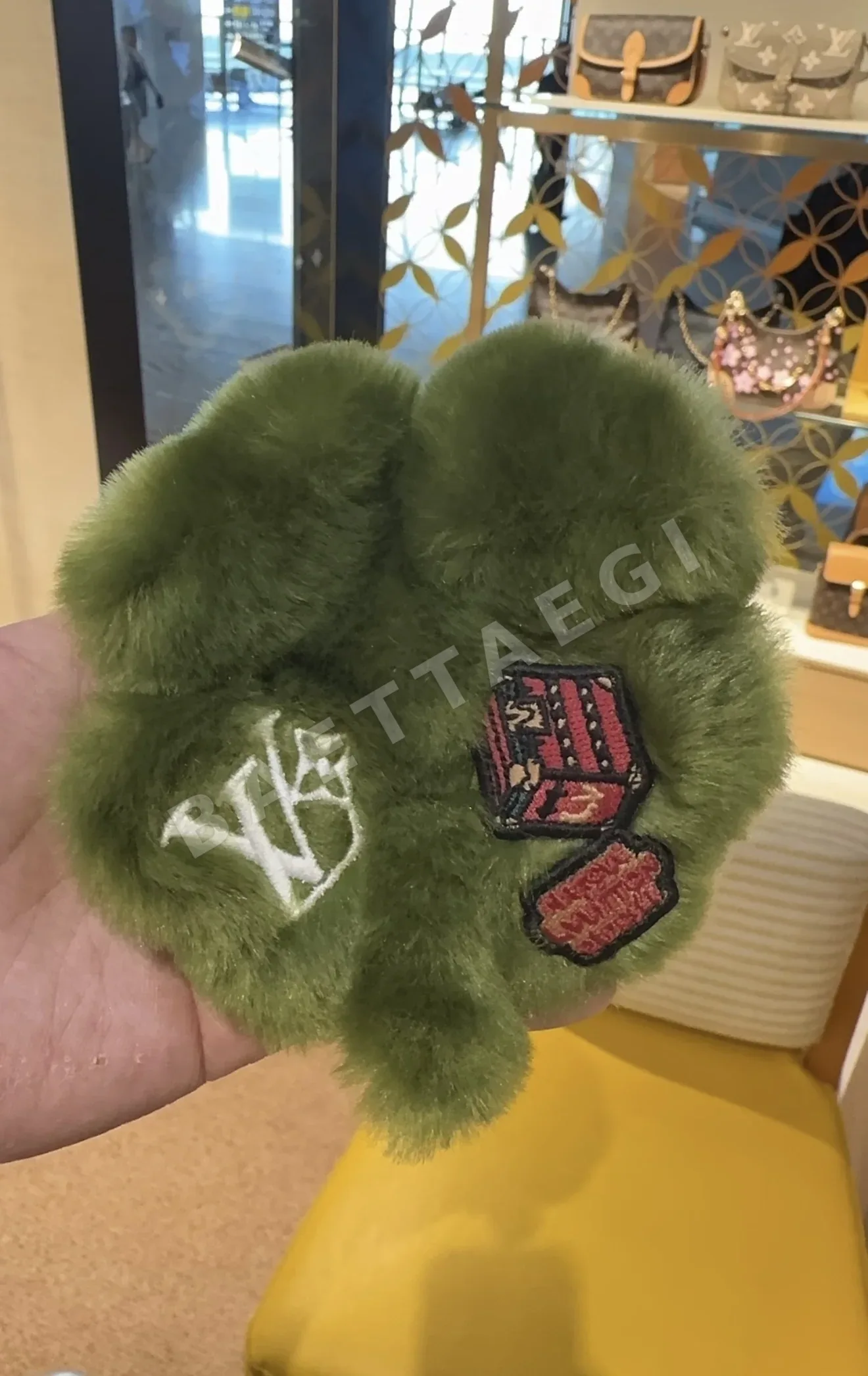 루이비통 LV 럭키 트레포일 클로버 키링 상세 이미지 4