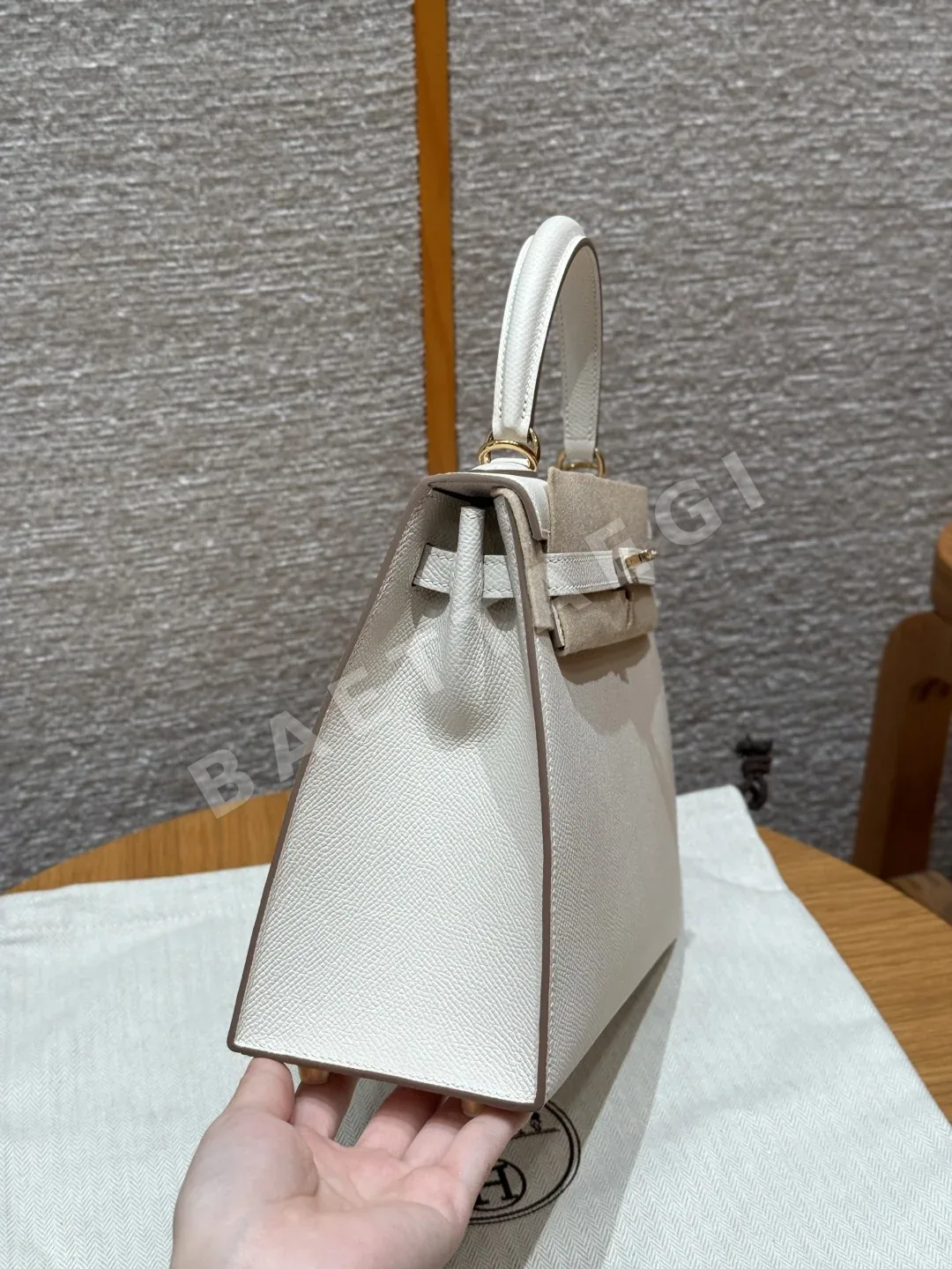 에르메스 켈리 25 밀크셰이크 화이트 골드 하드웨어 가방 상세 이미지 3
