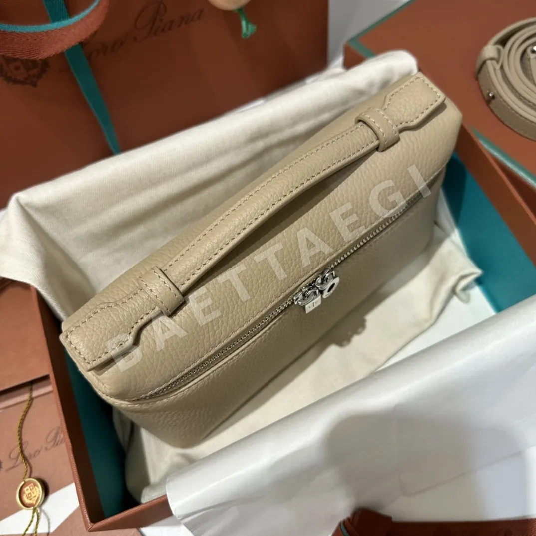 로로피아나 밀크티 핸드백 상세 이미지 4