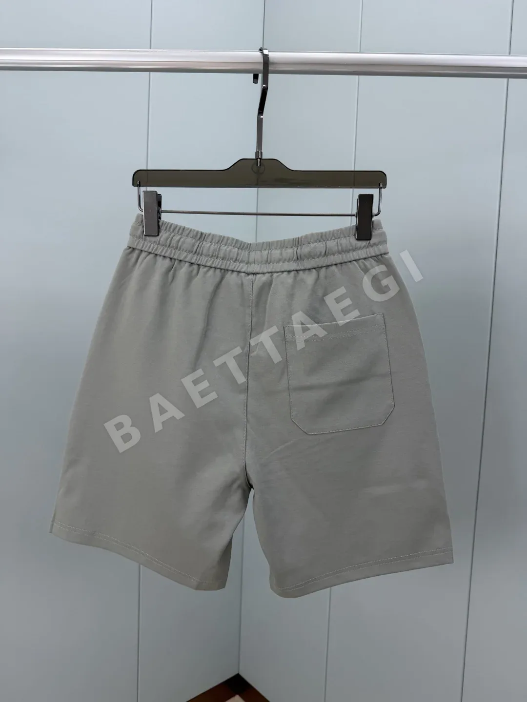 몽클레르 자수 배지 코튼 남성 반바지 상세 이미지 2